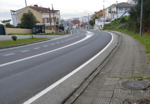 O Concello adxudica provisionalmente a renovación dun tramo de cen metros de beirarrúas na Avenida de Ferrol en Riveira